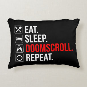 Essen. Schlafen. Verdammnis. Wieder von vorne Dekokissen