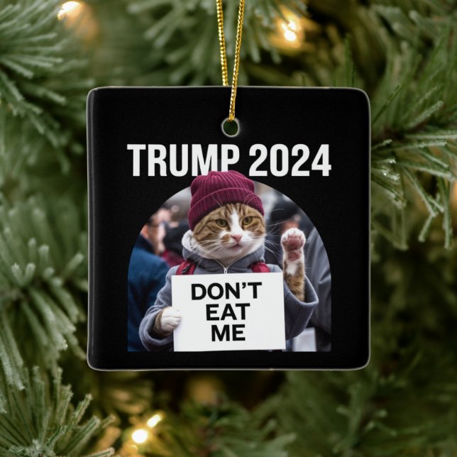 Essen Sie mir keine Katzen für Trump 2024 Keramikornament (Baum)