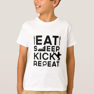 Essen Sie, schlafen Sie, treten Sie, wiederholen T-Shirt