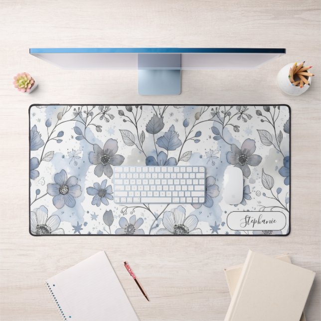 Ethereal Blue Hand Drawn Floral Custom Schreibtischunterlage (Büro 1)