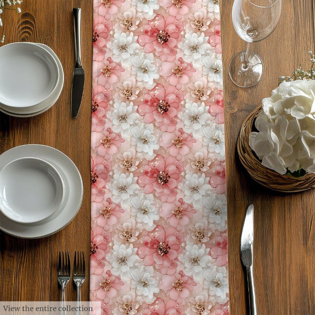Ethereal blush and gold floral table centerpiece mittelgroßer tischläufer (Ethereal blush and gold floral table centerpiece Medium Table Runner)