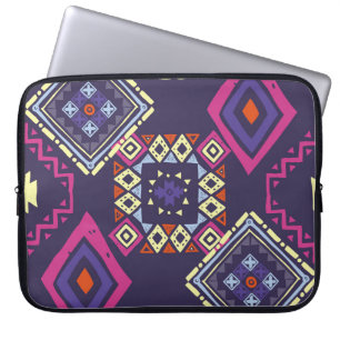 Ethischer, primitiver geometrischer Hintergrund de Laptopschutzhülle