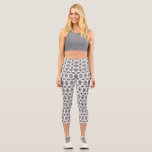 Ethisches geometrisches Schwarzweißmuster Capri Leggings<br><div class="desc">Schwarz-Weiß-Kat-geometrisches nahtloses Muster.</div>