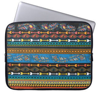 Ethnic Feathers: Stickerei Boho Chic Laptopschutzhülle