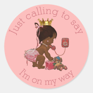 Ethnic Little Princess on Phone Pink Baby Dusche Runder Aufkleber
