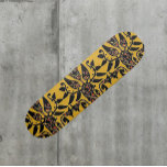 Ethnisch-ethnisches Tattoo-Muster Skateboard<br><div class="desc">Herrliches Tätowierdesign mit ethnischer Atmosphäre. Gold schwarz und dunkelrot.</div>