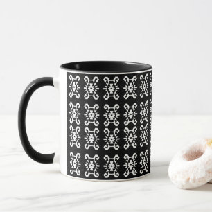 Ethnisch-schwarz-weißes Kilim-Muster Tasse