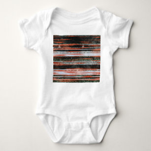 Ethnische Stammesstreifen: Teppichdesign. Baby Strampler