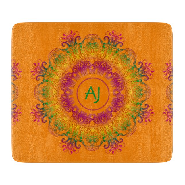 Ethnischer Mandala Monogram.Orange Hintergrund. Schneidebrett (Vorderseite)