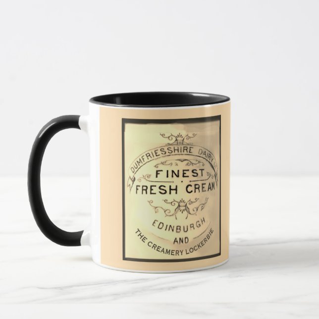 Etikett der Lockerbie Creamery mit schwarzer Textu Tasse (Links)
