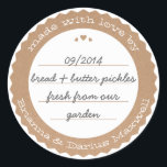 Etikettenaufkleber für Lebensmittelverpackungen Kr Runder Aufkleber<br><div class="desc">Die perfekte Touch für ein hausgemachtes Geschenk aus der Küche dieses Kraftpapier und dieses weiße Etikett ist eine reizvolle Mischung aus schick und rustikal und würde großartig auf einem Konfitüre mit einem Gingham Band. Vergessen Sie nicht, mit Ihrem Namen und Ihrer persönlichen Nachricht zu personalisieren. Geben Sie eine Beschreibung oder...</div>