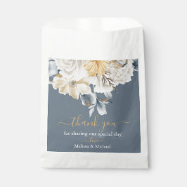 ETWAS BLAU - Weiße Blume auf blau Geschenktütchen