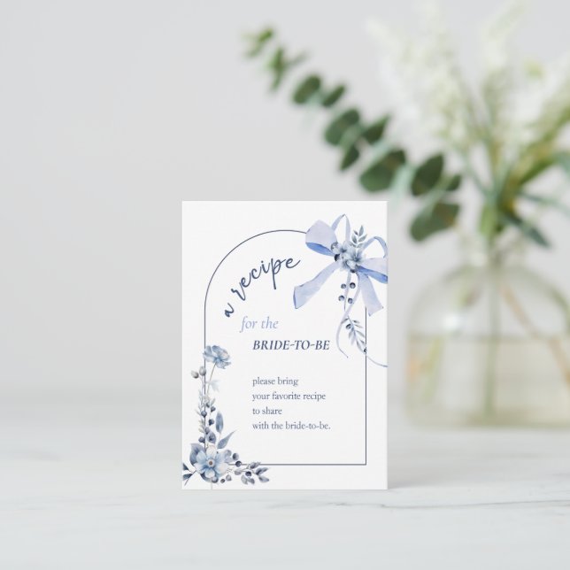 Etwas Blue Floral Bow Bridal Rezept Card Begleitkarte (Stehend Vorderseite)