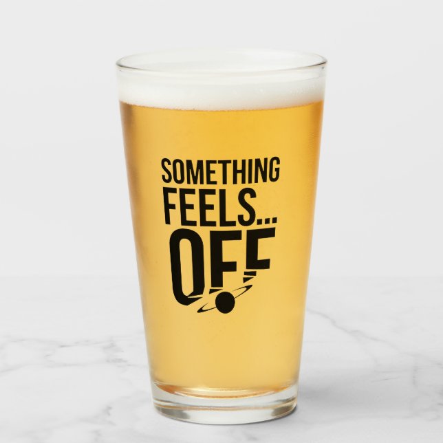 Etwas ist aus - Unbehagen und kryptische Botschaft Glas (Vorne (Gefüllt))