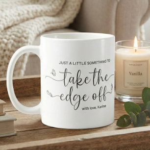 Etwas, um die Kante zu nehmen Kaffeetasse