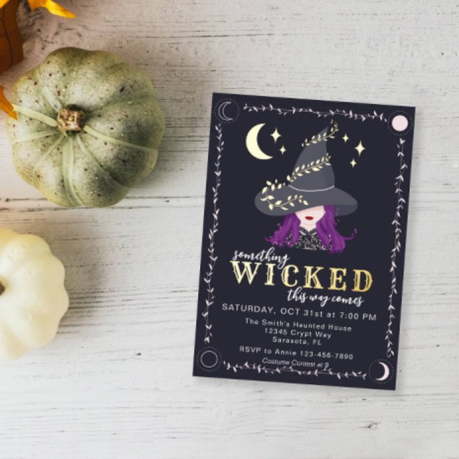 Etwas, was mit HexenHalloween-Party verwöhnt wurde Folieneinladung (Wicked Witch Halloween Party Invite)