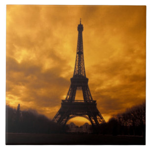 EU, Frankreich, Paris.  Eiffelturm. Fliese