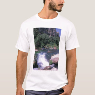 EU, Frankreich, Provence, Fontaine de Vaucluse T-Shirt