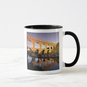 EU, Frankreich, Provence, Gard, Pont du Gard. Tasse
