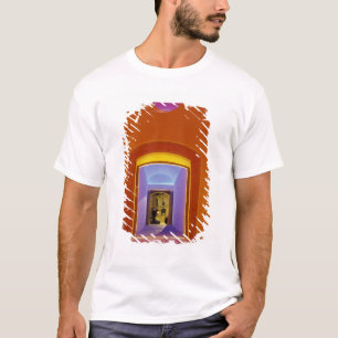 EU, Spanien, Barcelona. Erleuchtete Tür in der Näh T-Shirt
