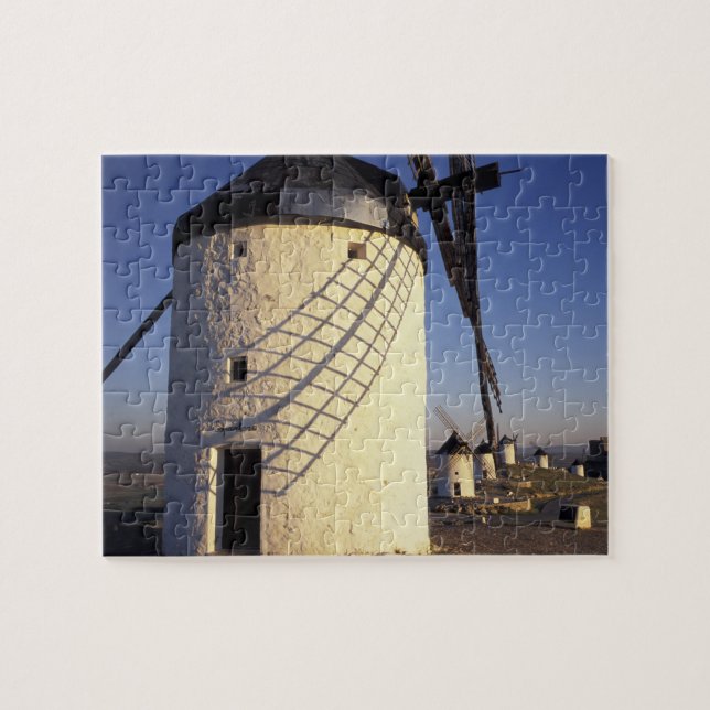 EU, Spanien, Consuegro, La Mancha. Windmühlen und Puzzle (Horizontal)