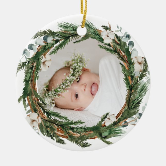Eucalytus und Pine Wreath Baby Foto Weihnachten Keramik Ornament (Vorne)