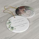 Eukalyptus Foliage Wedge Foto Erste Weihnachten Keramik Ornament<br><div class="desc">Eukalyptus Foliage Script Hochzeitszitat Foto-Ornament mit Aquarell sukkulenten grünen Eukalyptus-Stiel mit grauem Drehbuch und moderner Typografie können Sie leicht ändern. Ersetzen Sie das Foto auf der Rückseite durch Ihr Lieblings-Hochzeitsfest-Foto</div>