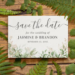 Eukalyptus Gold Wedding Save the Date Ankündigungspostkarte<br><div class="desc">Botanische Hochzeiten speichern das Datum der Postkarte mit einem stilvollen,  weißen Hintergrund,  Aquarellgrün eucalyptus foliage,  goldenen Glitzer Akzente und ein rett unserer Datums-Textvorlage,  die leicht zu personalisieren ist.</div>