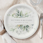 Eukalyptus Greenery Gold Blätter Botanische Hochze Pappteller<br><div class="desc">Entspannen Sie bei einem Hochzeitsempfang mit diesen personalisierten Tellern aus Papier, die mit einem schönen, eukalyptus-grünen Design geschmückt sind. Passen Sie sie mit den Namen des glücklichen Ehepaares und ihrem Hochzeitsdatum an, um eine wirklich einzigartige Touch zu erleben, die Ihre Gäste lieben werden. Diese Teller sind perfekt für ein müheloses...</div>
