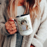 Eukalyptus-Grüne Weihnachten Kaffeetasse<br><div class="desc">Genießen Sie den gemütlichen Charme der Saison und genießen Sie Ihr Lieblingsgetränk aus unserer "Botanischen Eukalyptus Greenery Custom Christmas Coffee Tasse". Diese Tasse vereint wunderbar die Kernessenz und den botanischen Reiz mit einem Aquarellkranz eukalyptusgrünen, was zu einem modernen und minimalistischen Design führt. Es eignet sich hervorragend, um durch seine Bogenvorlage...</div>