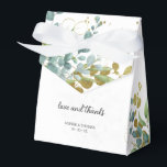 Eukalyptus-Hochzeit in Grün und Gold Geschenkschachtel<br><div class="desc">Set den Ton für Ihren besonderen Tag mit unserem eleganten Hochzeitsartikel mit traumhaftem Eukalyptus. 🌸 ✨ Ideal für eine romantische Feier, verbinden diese Gegenstände zeitlose Schönheit mit einer Touch modernen Charmes. Personalisieren Sie die Details, um einen Sake zu schaffen, den Ihre Gäste lieben werden. Dieses Design ist ideal für Hochzeiten...</div>
