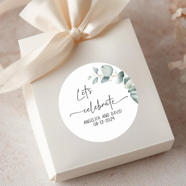 Eukalyptus moderner Celebrate-Name des lassend Runder Aufkleber (Let’s Celebrate name date eucalyptus modern Classic Round Sticker)