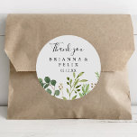 Eukalyptus Simple Floral Vielen Dank Gastgeschenk  Runder Aufkleber<br><div class="desc">Dieser Eukalyptus einfache florale Dank an die Gastgeschenk Hochzeit klassischen Rundaufkleber ist perfekt für eine grüne Hochzeit. Das Design zeichnet sich durch kunstvoll handbemalte eukalyptus-grüne Blätter aus, die in geometrische Formen angeordnet sind und die natürliche Schönheit inspiriere. Machen Sie den Aufkleber mit Ihren eigenen Namen, der Veranstaltung (falls zutreffend) und...</div>