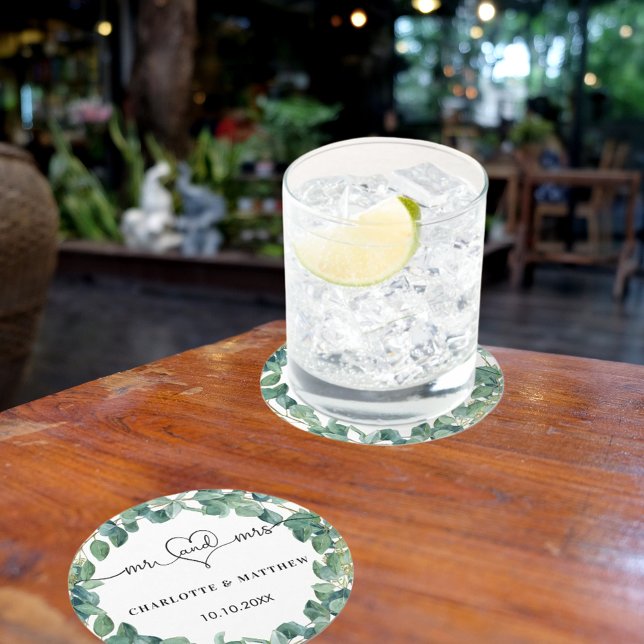 Eukalyptus white mr mrs heart script runder pappuntersetzer (Von Creator hochgeladen)