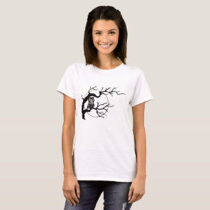 Eule in einem T-Shirt der Baum-Frauen