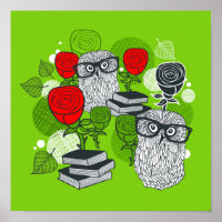 Eule in rote Rosen