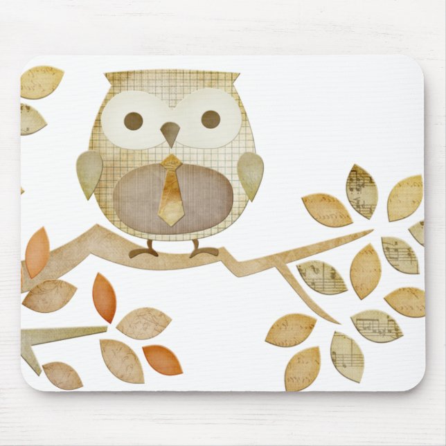 Eule mit Krawatte im Baum Mousepad (Vorne)