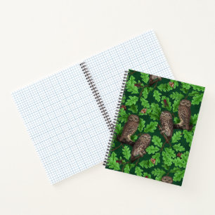 Eulen im Wald auf dunkelgrün Notizbuch