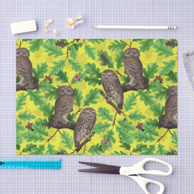 Eulen im Wald auf zitronengelb Seidenpapier (Handwerk)