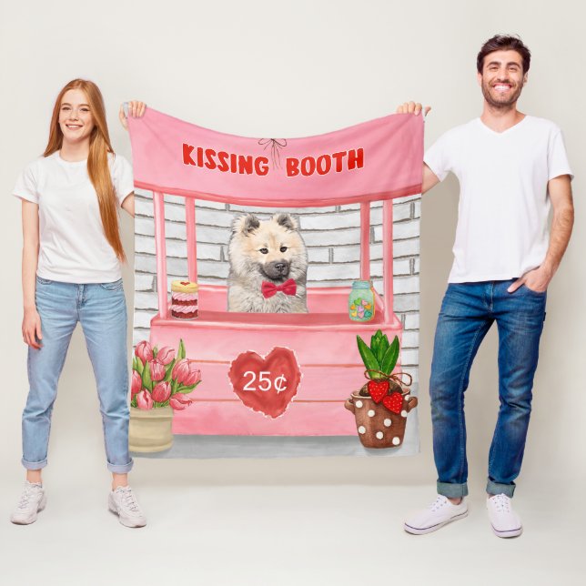 Eurasier Dog Valentine's Day Kissing Booth Fleecedecke (Beispiel)