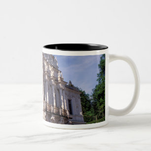 Europa, Deutschland, Bayern, Linderhof. Linderhof Zweifarbige Tasse