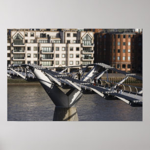 Europa, ENGLAND, London: Blick auf die Millenium Poster