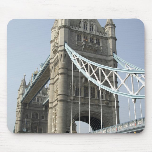 Europa, England, London. Tower Bridge über Mousepad (Vorne)