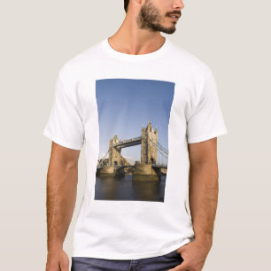 Europa, ENGLAND, London: Tower Bridge / Verspätun T-Shirt
