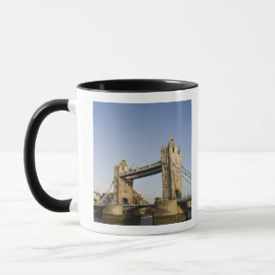 Europa, ENGLAND, London: Tower Bridge / Verspätun Tasse