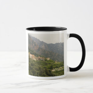 Europa, Frankreich, Korsika, Ota.  Stadt Ota und Tasse