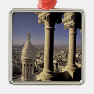 Europa, Frankreich, Paris, Blick auf Paris durch Ornament Aus Metall