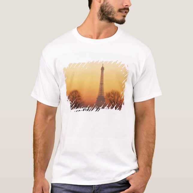 Europa, Frankreich, Paris. Eiffelturm (Mittel) T-Shirt (Vorderseite)