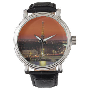 Europa, Frankreich, Paris. Sonnenuntergangsansicht Armbanduhr