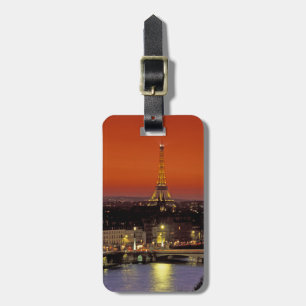 Europa, Frankreich, Paris. Sonnenuntergangsansicht Gepäckanhänger